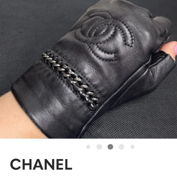 Black Leather CC Chain Detail Fingerless Gloves. Includes Box.& Special Gift💋 - Picture 2 of 6